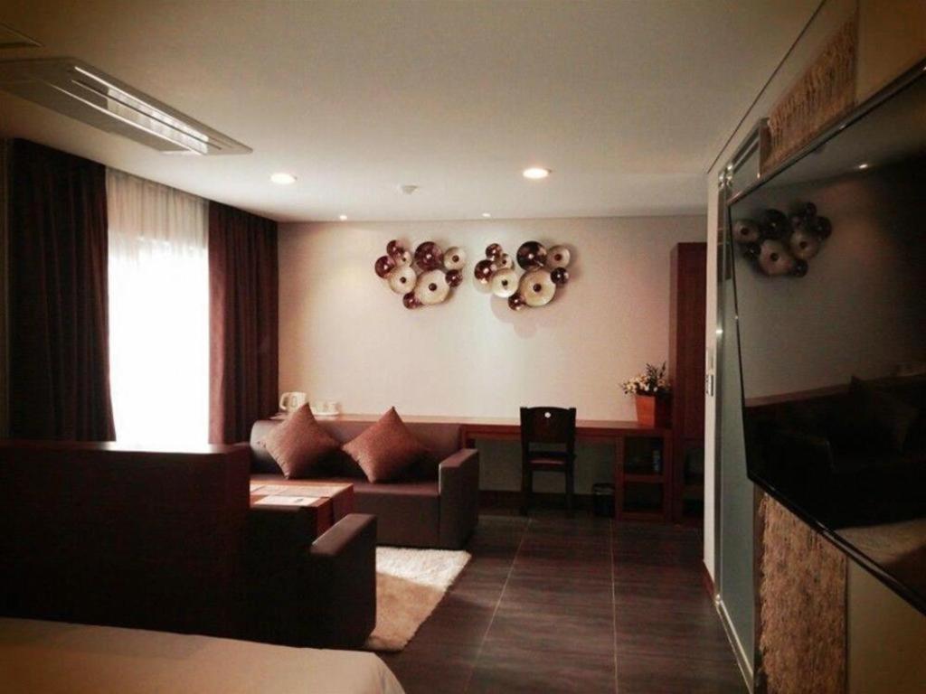 Reve Business Hotel Jeju by Eksteriør bilde