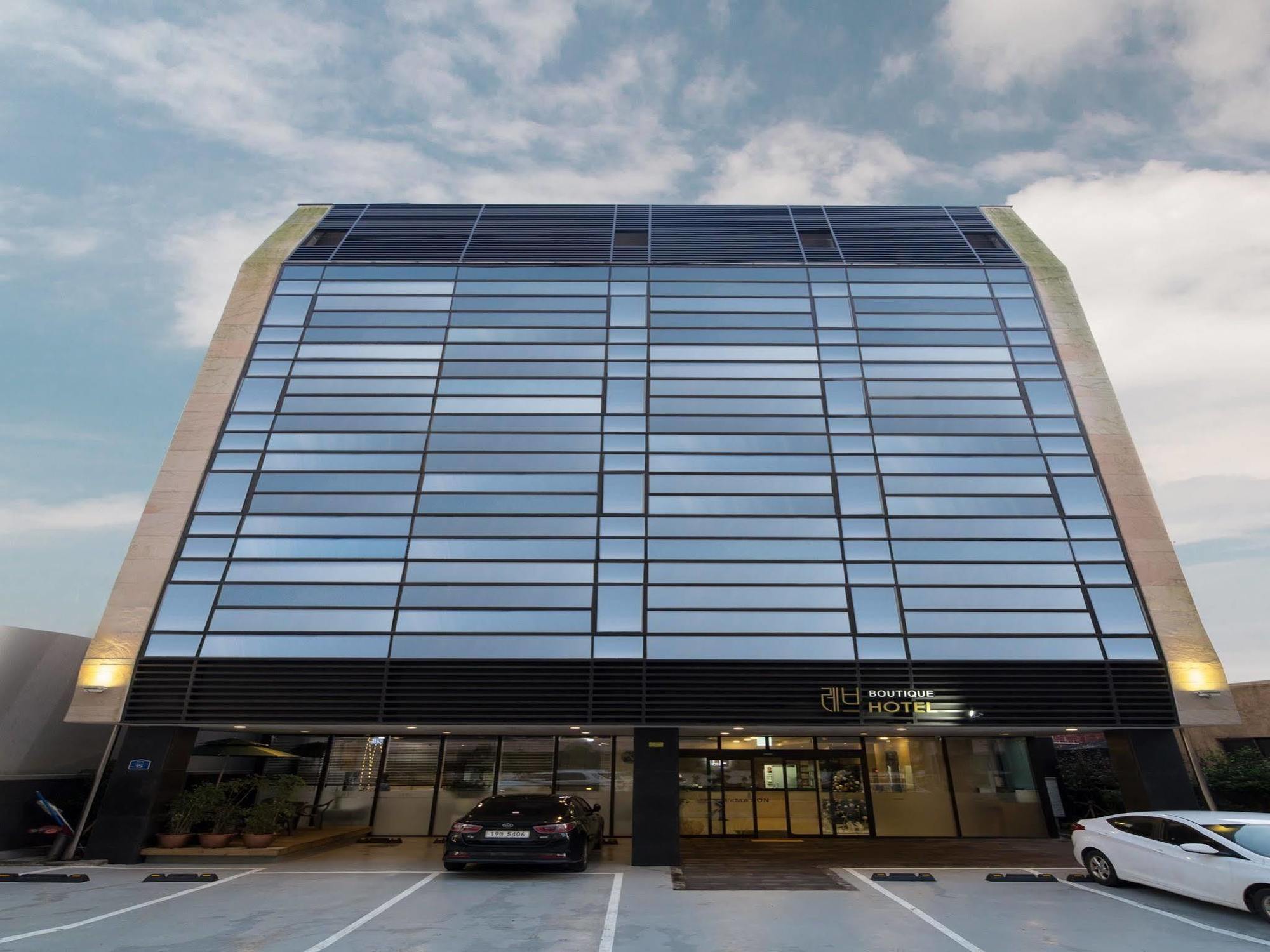 Reve Business Hotel Jeju by Eksteriør bilde