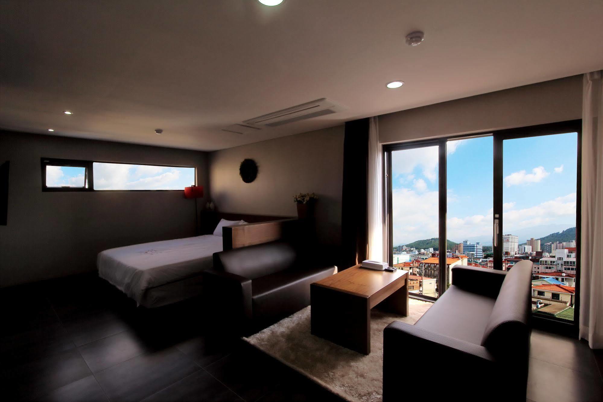 Reve Business Hotel Jeju by Eksteriør bilde