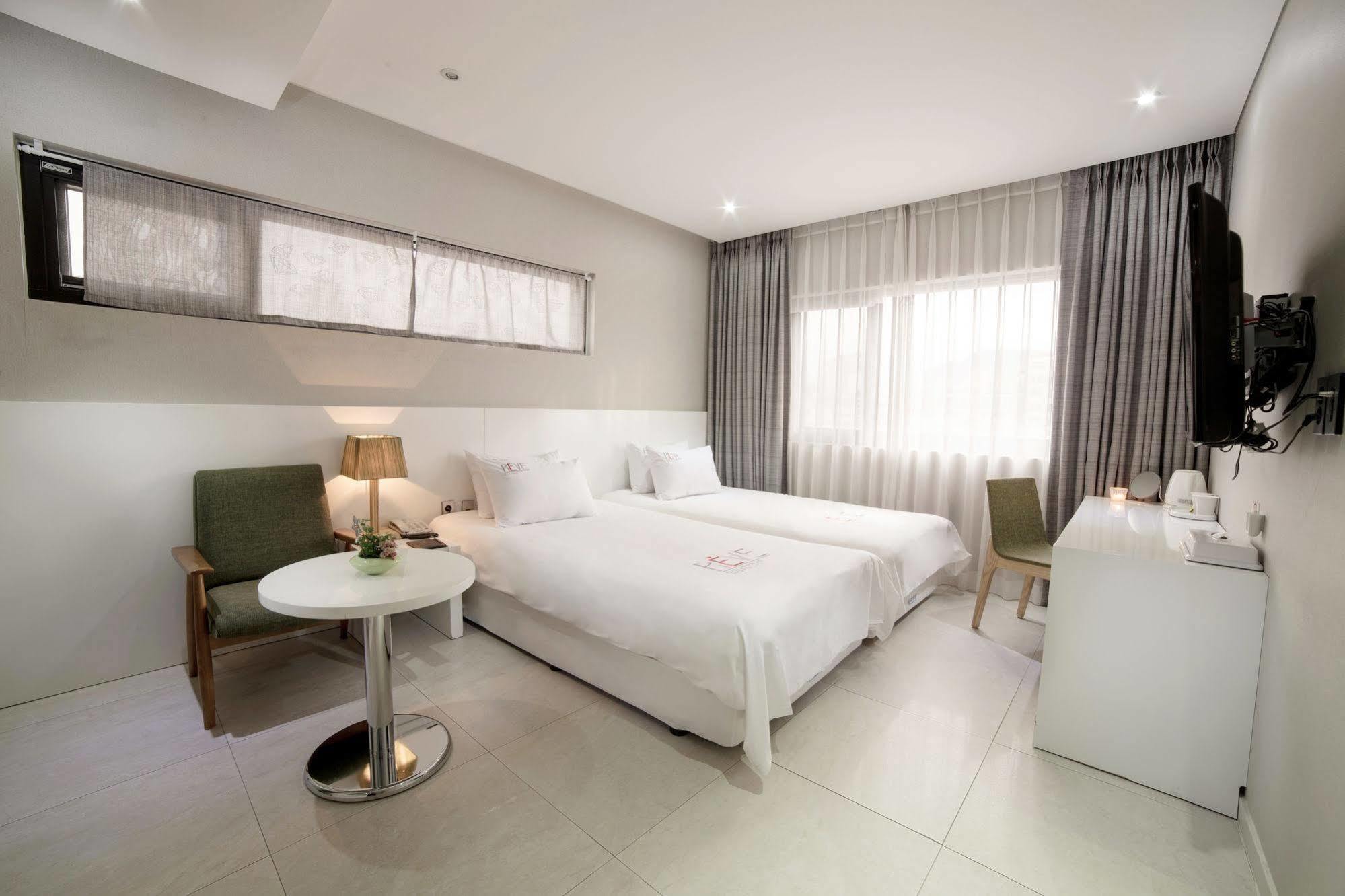 Reve Business Hotel Jeju by Eksteriør bilde