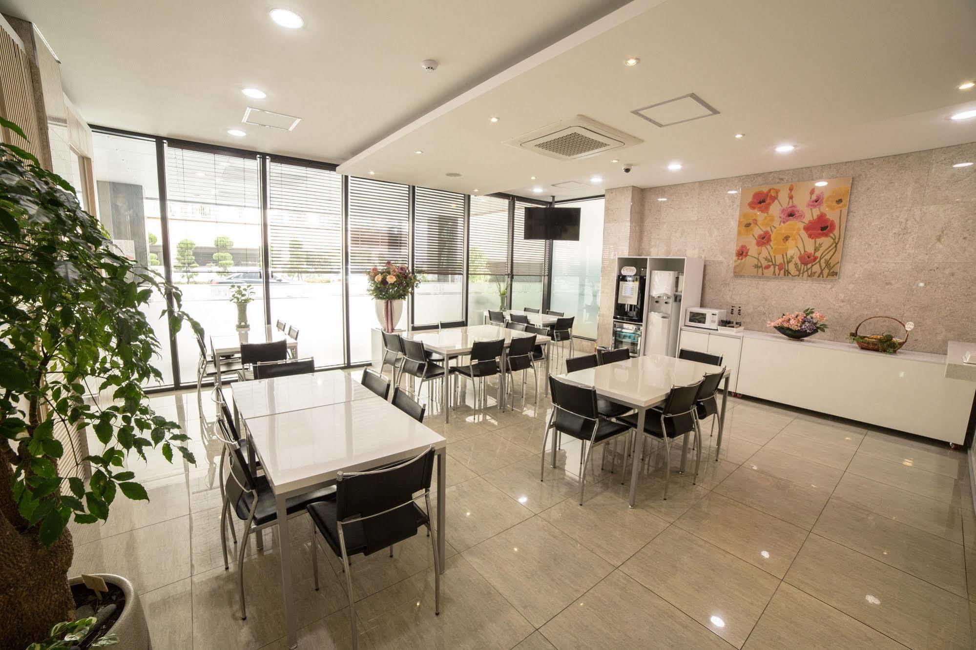 Reve Business Hotel Jeju by Eksteriør bilde