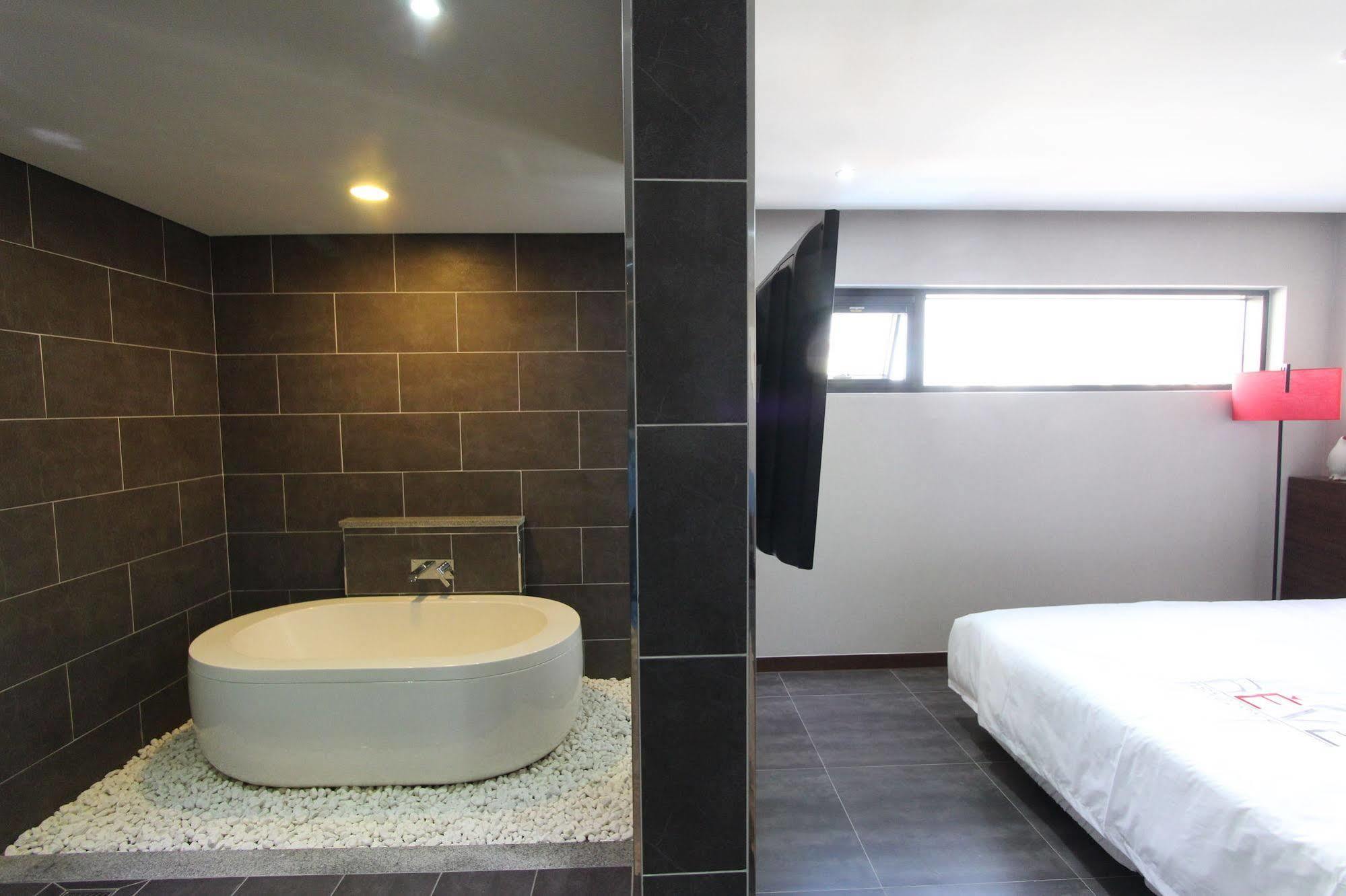 Reve Business Hotel Jeju by Eksteriør bilde